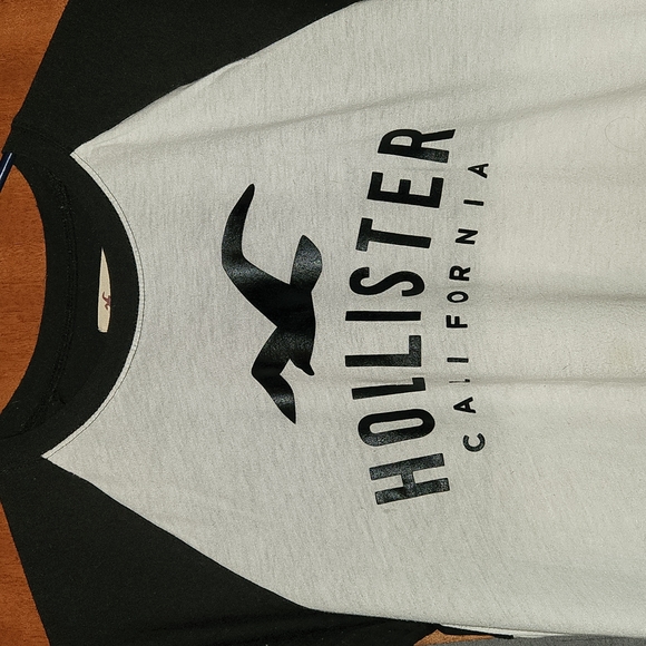 HOLLISTER LONG SLEEVE TEE - Picture 2 of 6